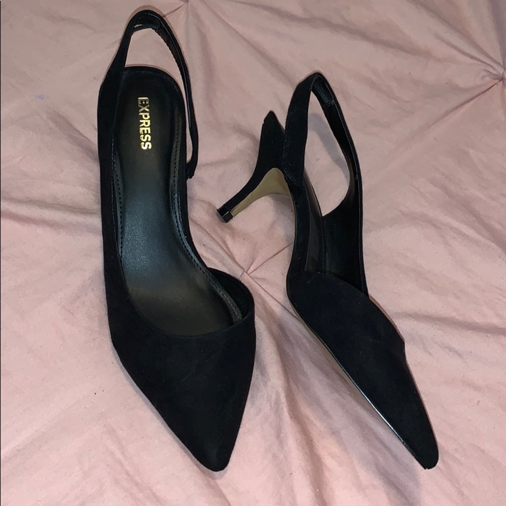Kitten heel pumps